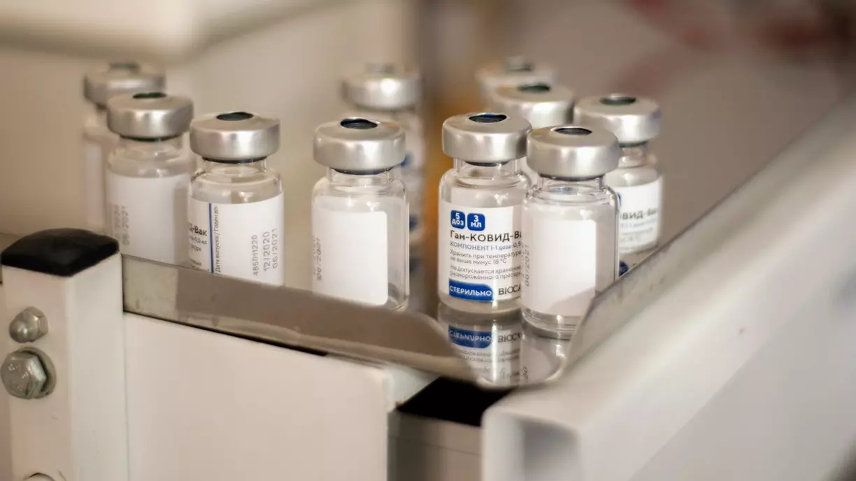 В поликлиники Омской области поступила вакцина от коронавируса