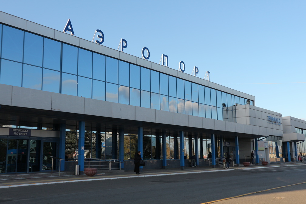 В Омске неожиданно эвакуировали людей из аэропорта
