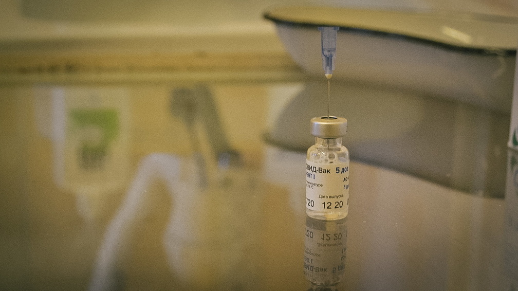Вакцинация бесплатная: омский Минздрав открыл прививочный кабинет в частной клинике