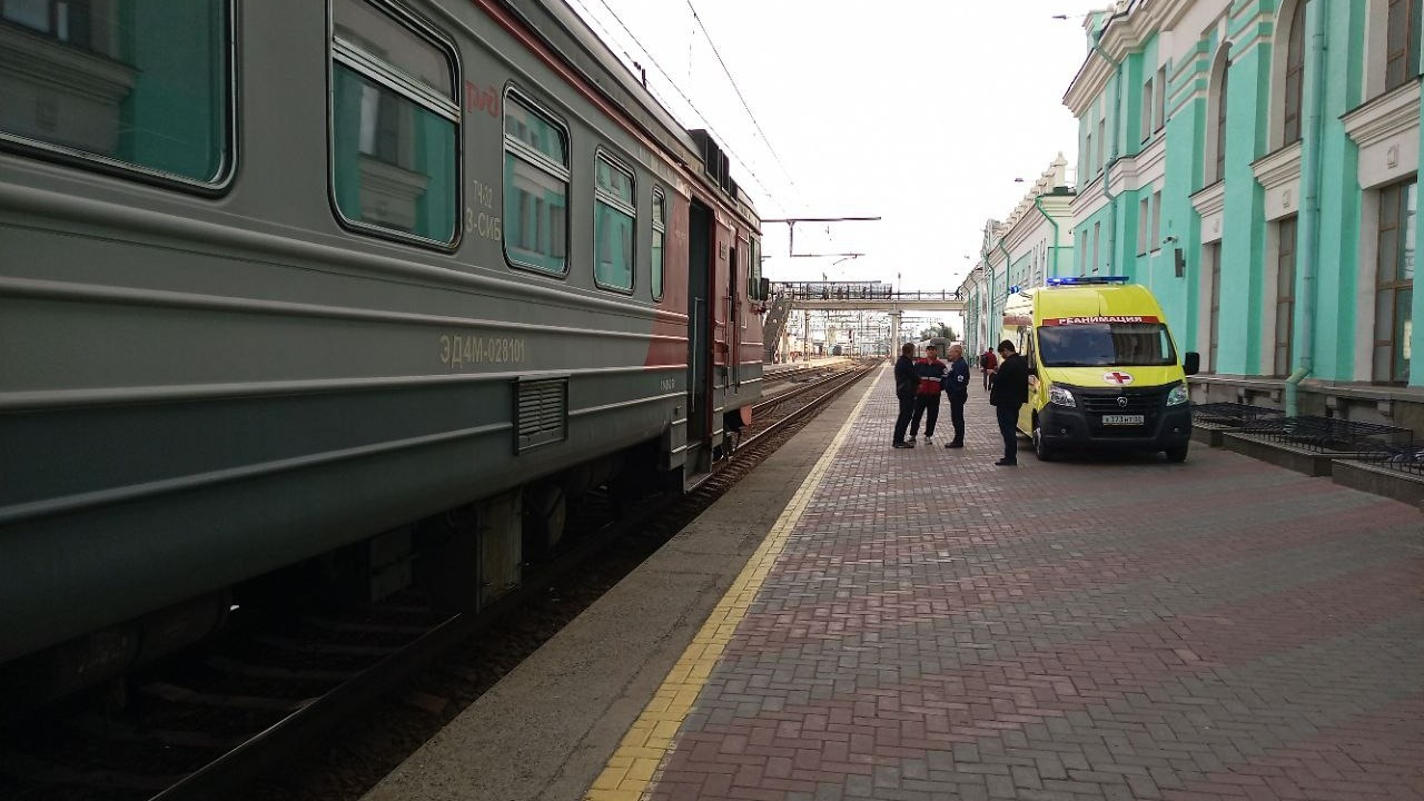 В МЧС рассказали о помощи прибывшим в город пассажирам самолета Сочи-Омск
