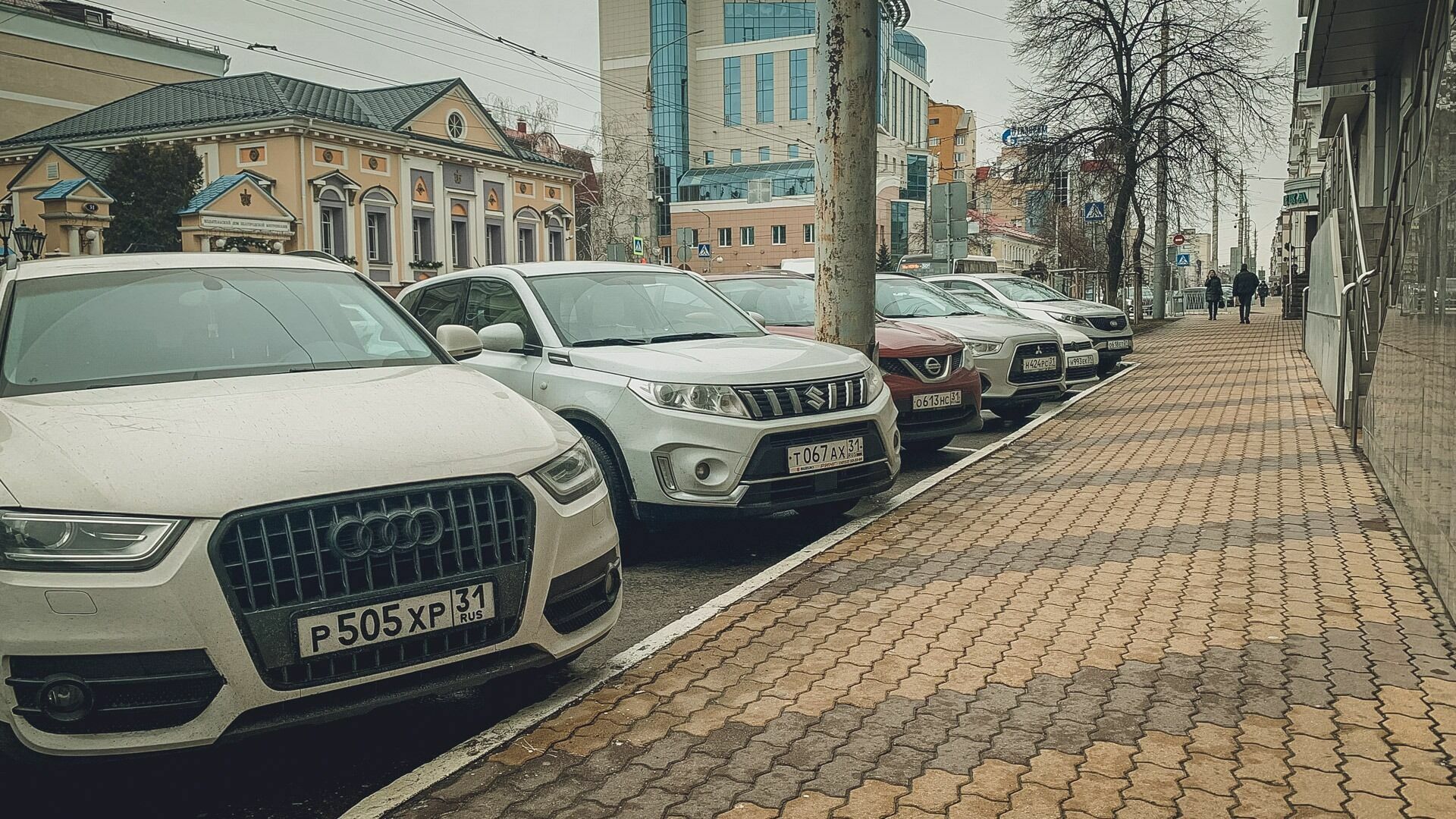 Омичам запретят парковаться на участке улицы Булатова
