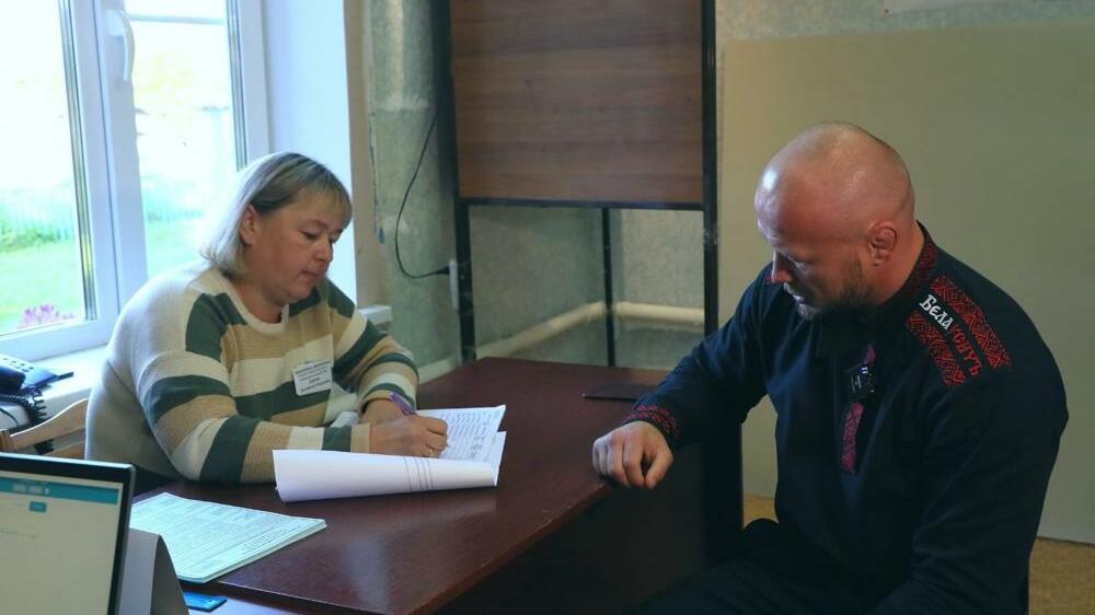 Боец Александр Шлеменко отдал свой голос на выборах губернатора Омской области