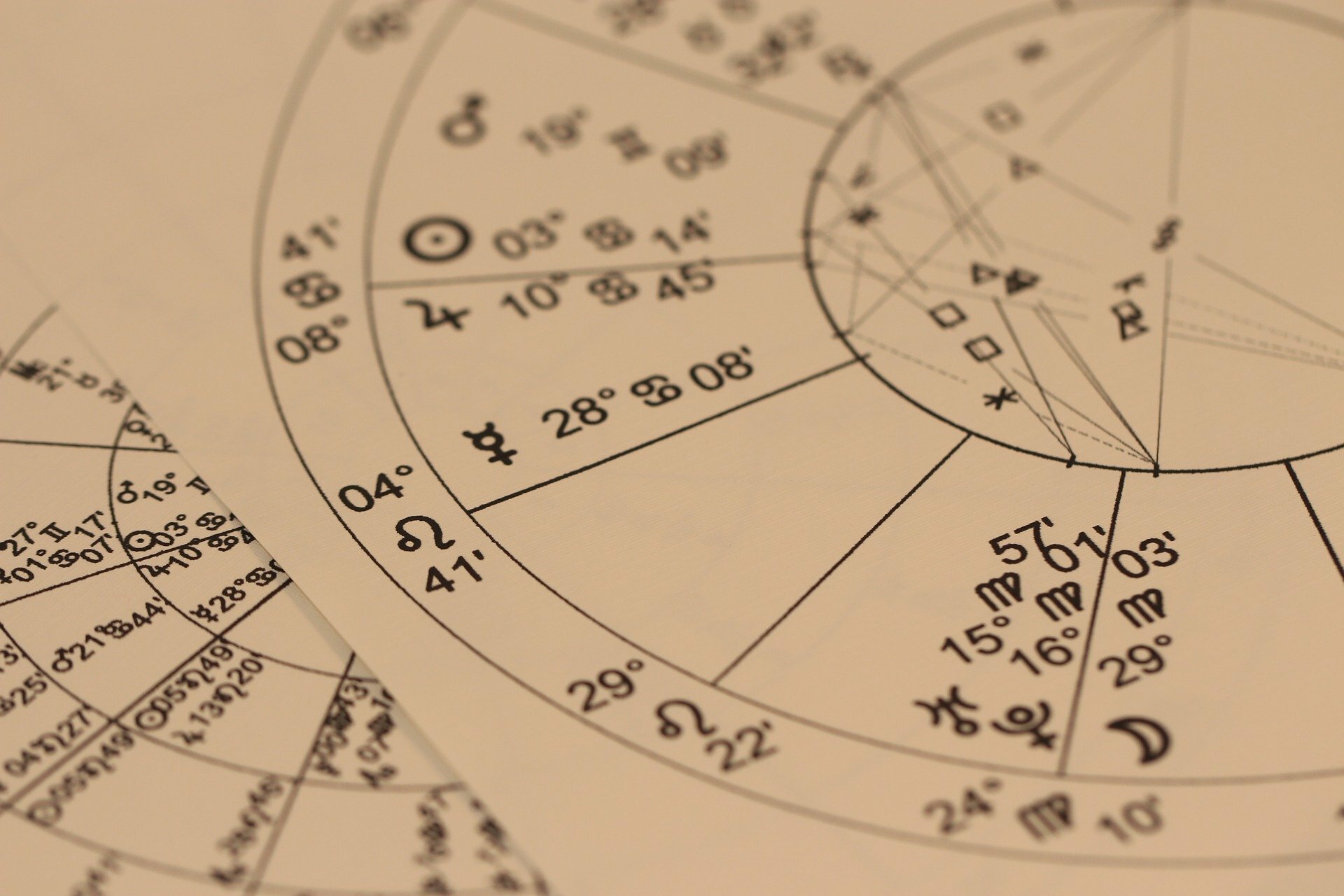 Астрологи перечислили знаки зодиака, которым повезет на этой неделе