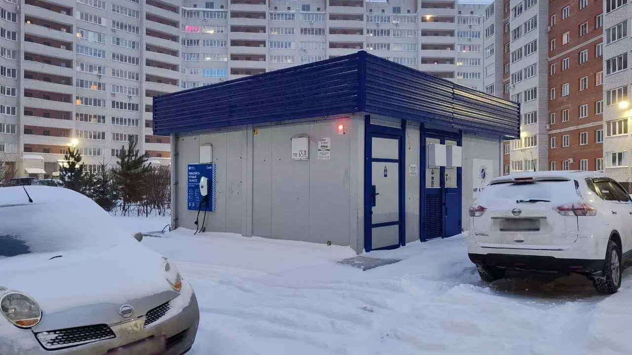 В Омске появились еще три электрозаправки