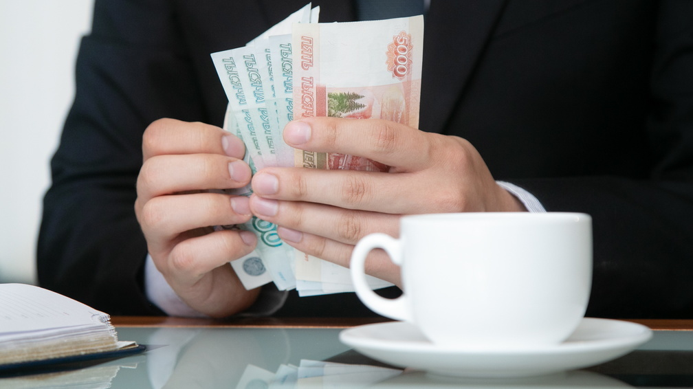 Треть доходов Омской области «съели» зарплаты чиновников и бюджетников