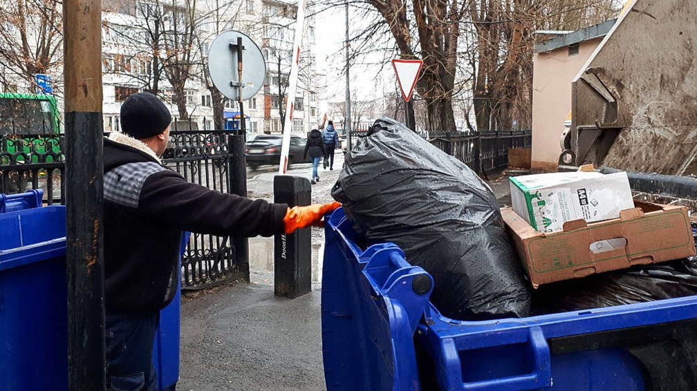 Омичи смогут платить по льготным тарифам за вывоз мусора еще полгода