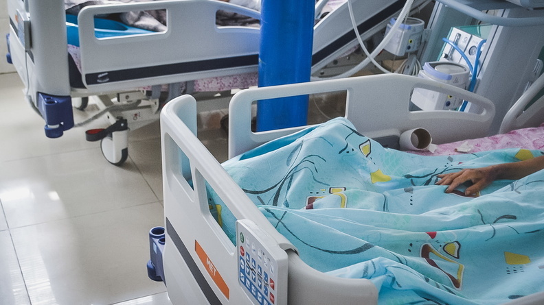 В Омской области на фоне роста заболеваемости COVID насчитали всего 13 госпитализаций