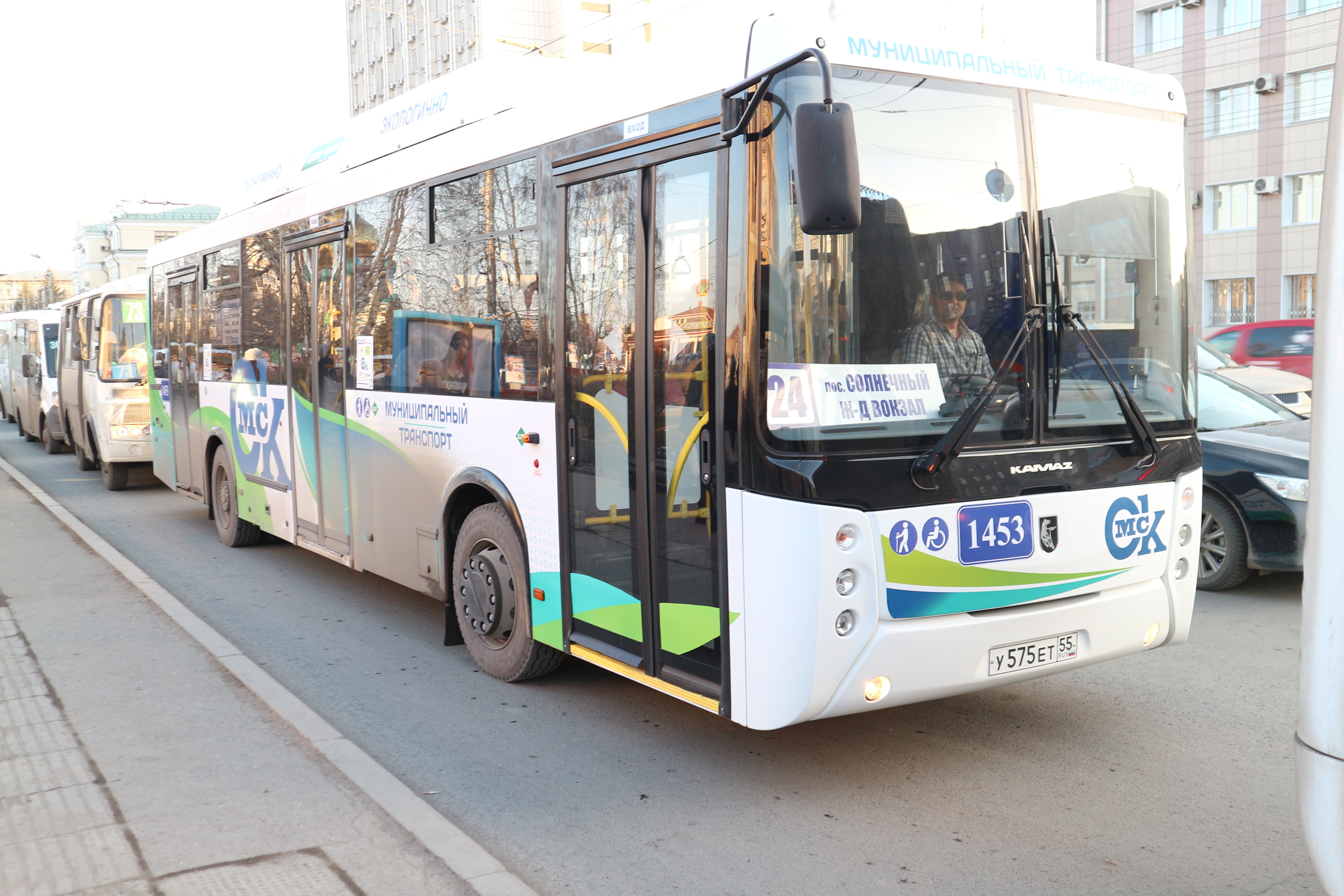 В Омске пассажирское предприятие заложило в банке 88 автобусов
