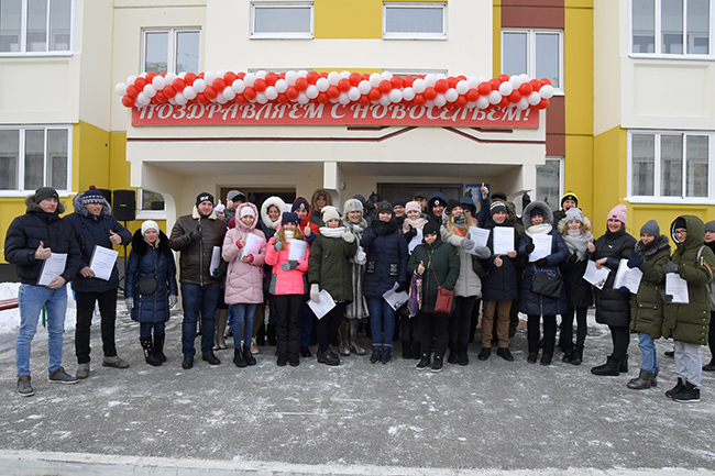 30 сирот в Омске получили ключи от новых квартир