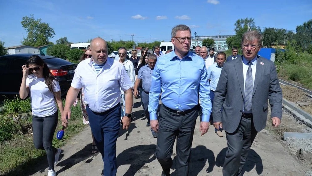 Александр Бурков вместе с депутатами посетил Ленинский округ