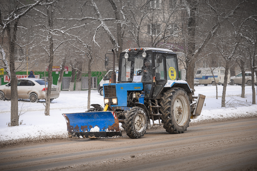В Омске на уборку улиц от снега вышли более тысячи рабочих