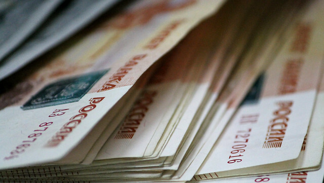 Директор омского кооператива проводила наличные деньги мимо кассы