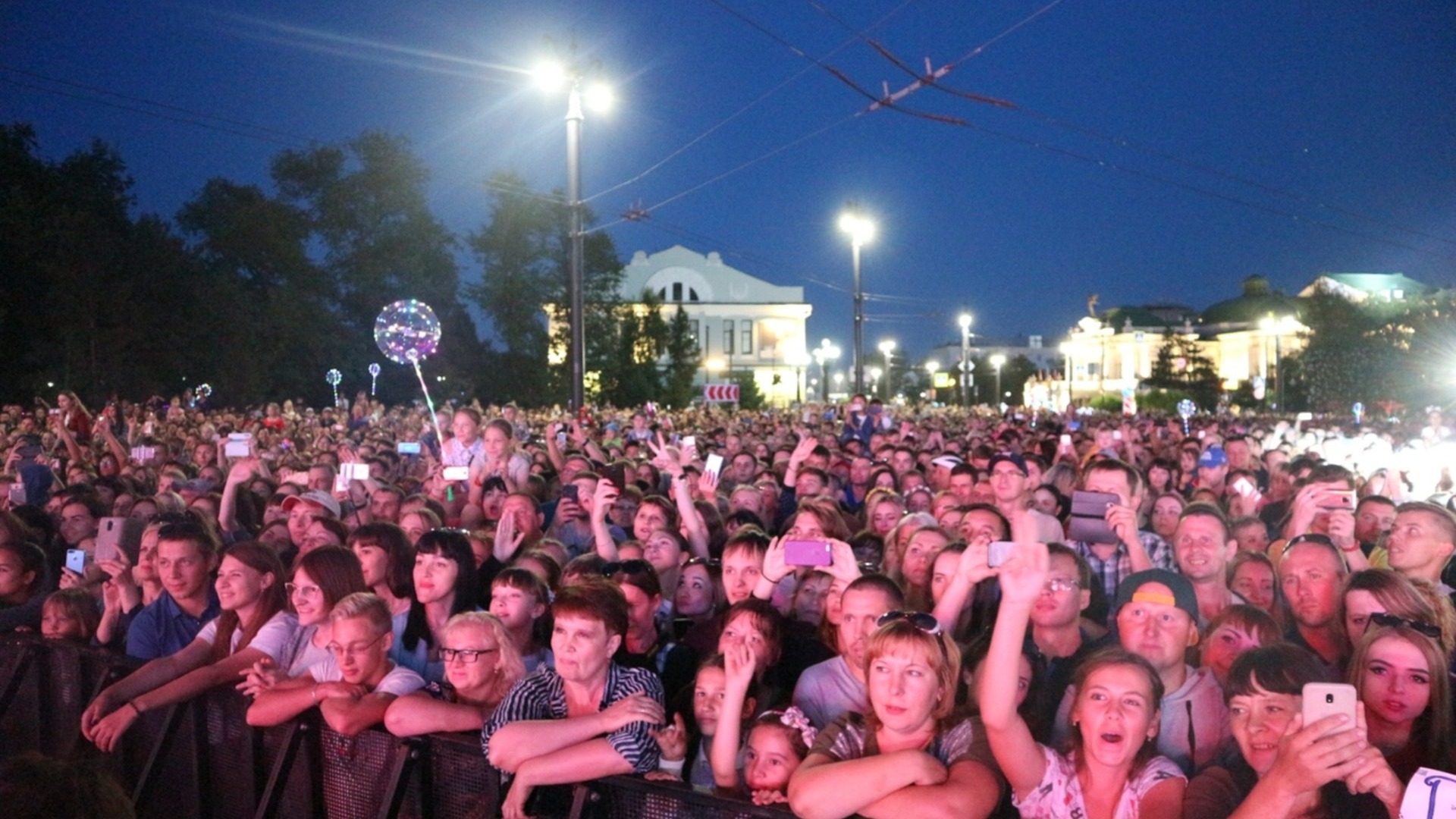 На Соборной площади в Омске споют Кай Метов, Татьяна Овсиенко и «Белый орел»