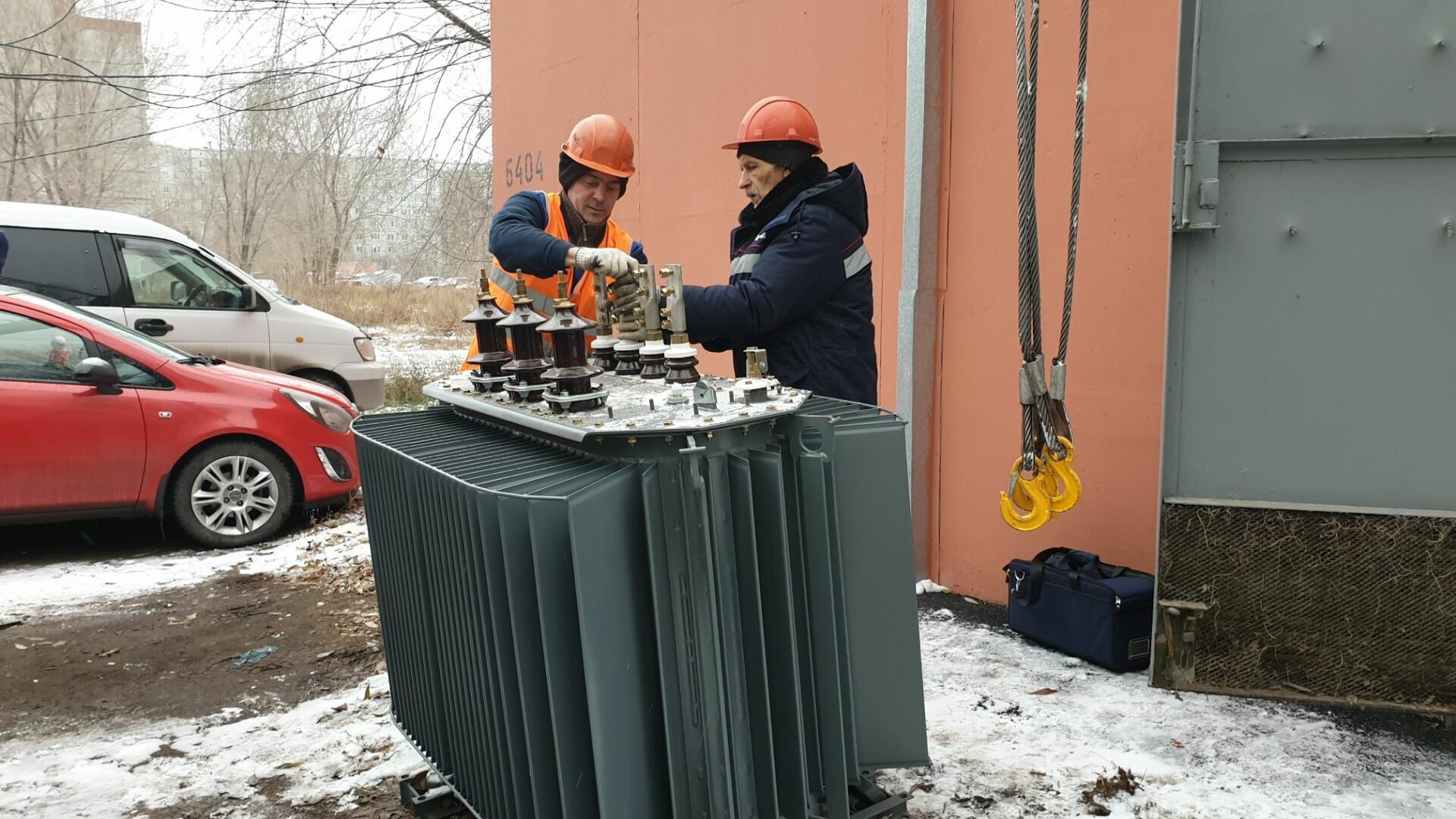«Омскэлектро» обновит 57 трансформаторов в городе до конца года