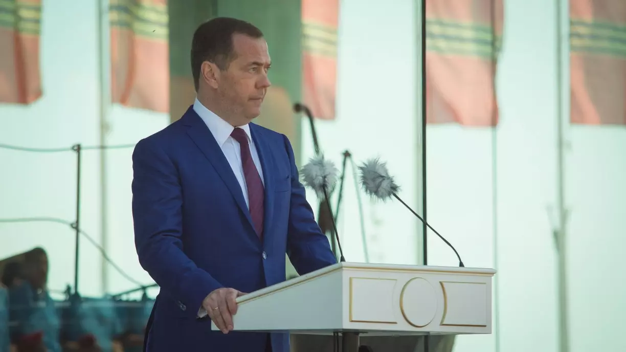 Медведев встретится с сибирскими губернаторами по вопросу комплектования ВС РФ