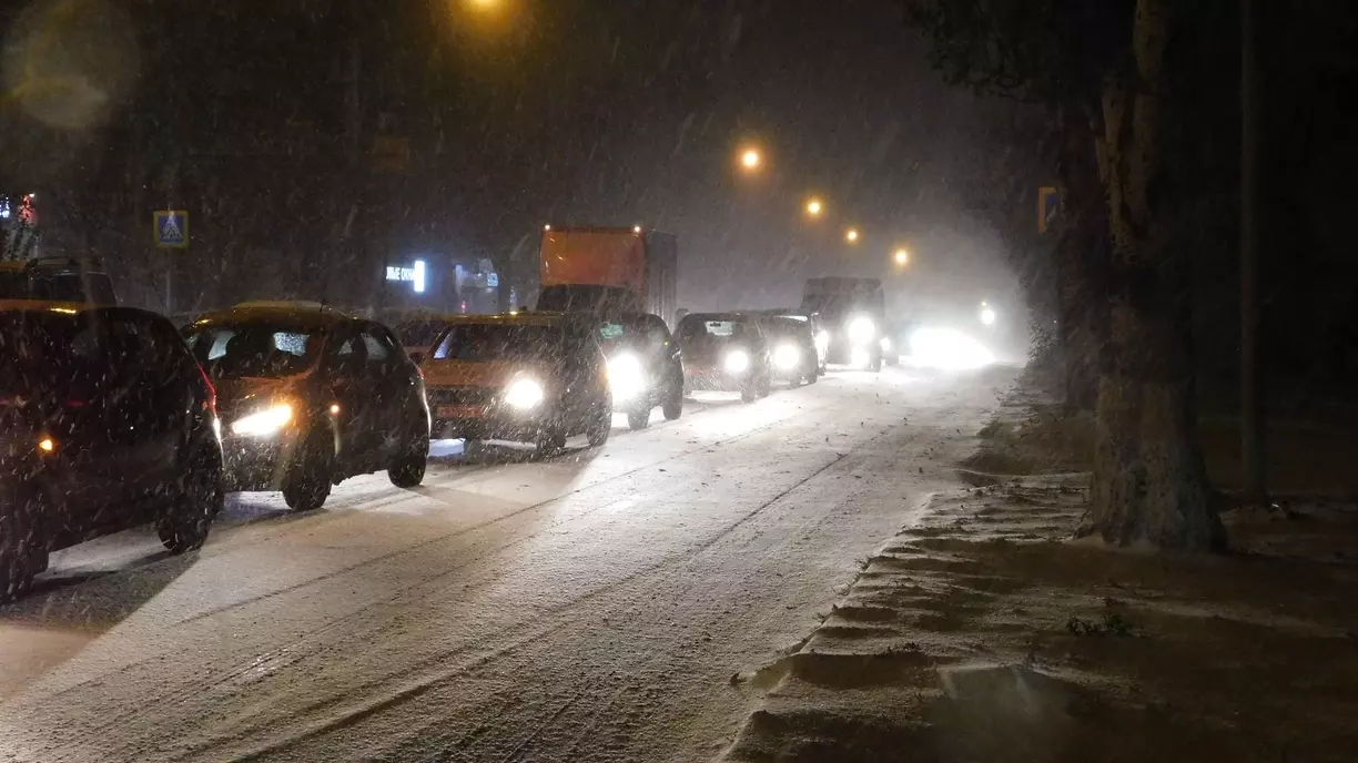Госавтоинспекция предупредила водителей о ледяной корке на дорогах после дождя