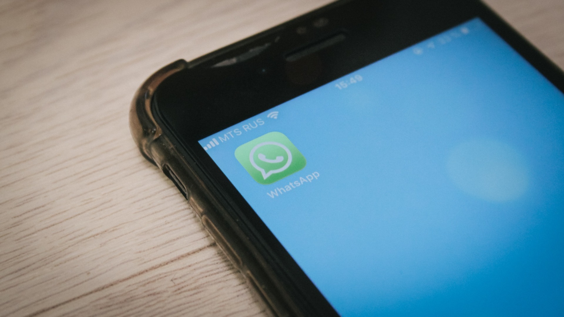 Омичи массово пожаловались на сбои в работе мессенджера WhatsApp