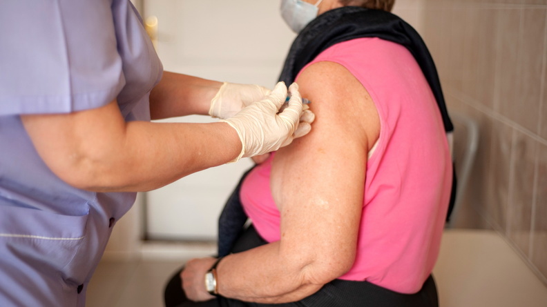 Праздничная вакцинация от COVID. В омских ТЦ откроются новые прививочные кабинеты