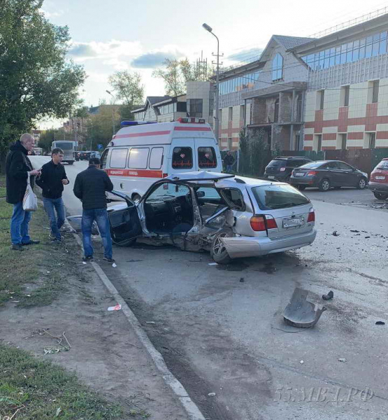 В столкновении трех автомобилей на улице Химиков погибла 44-летняя омичка