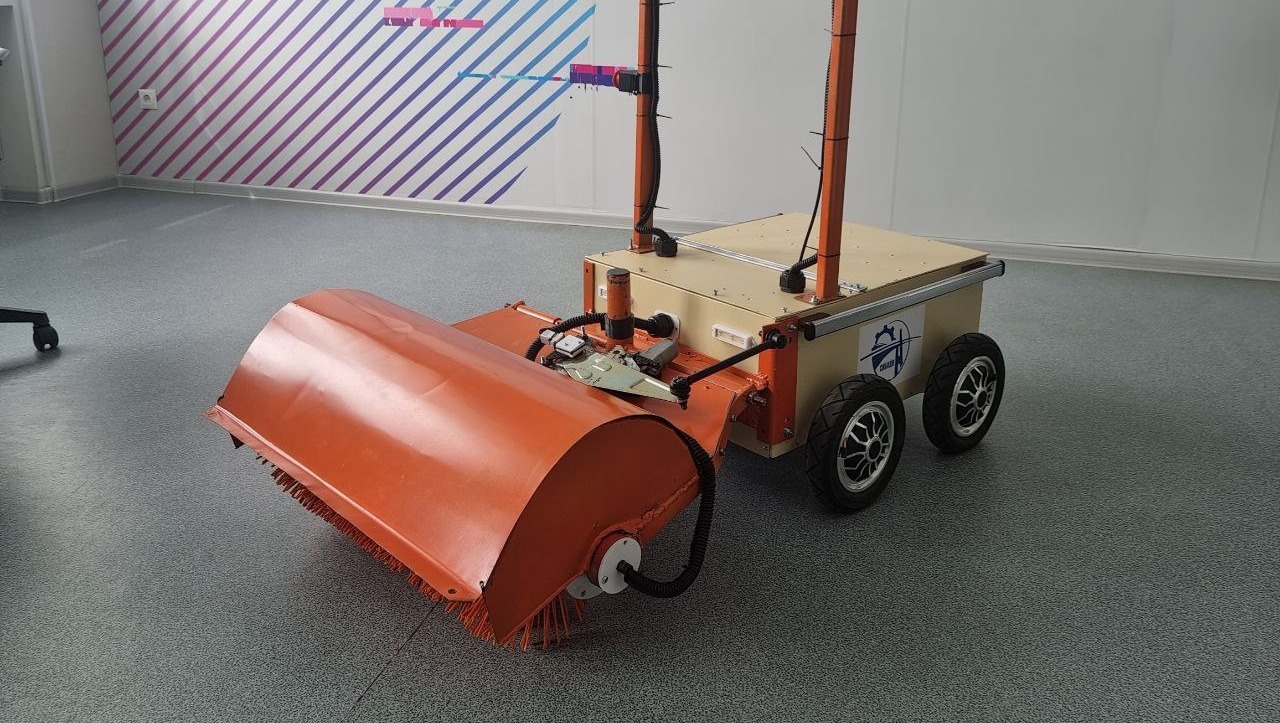 Омские ученые создали коммунального робота для уборки улиц и помощи МЧС