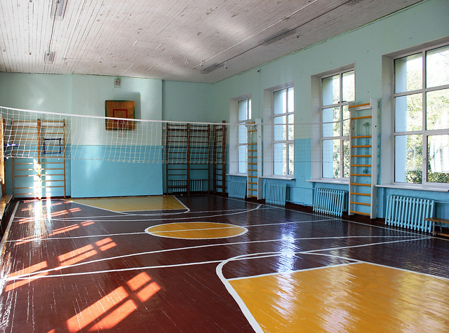 За сломанный позвоночник на тренировке омская школьница получит 50 тыс. рублей