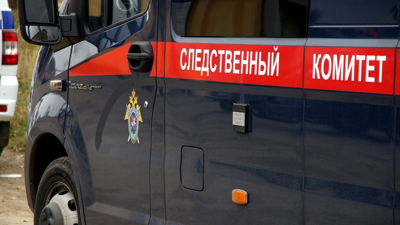 В Омске на берегу Иртыша нашли тело женщины в черном пуховике