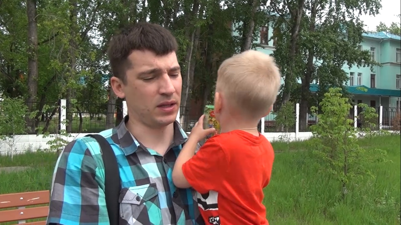 В Омске полицейский спас трехлетнего ребенка с разбитой головой