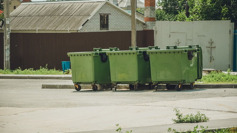 На Левобережье Омска пообещали сделать больше мест для мусора