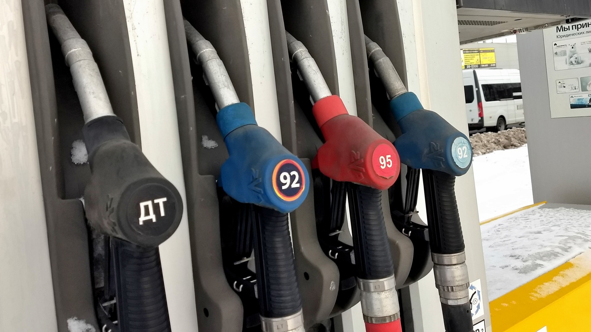 Омскстат: стоимость литра бензина в октябре не изменилась