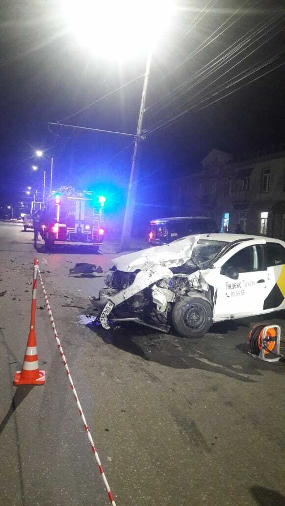 В Омске в страшном ДТП погибли два человека
