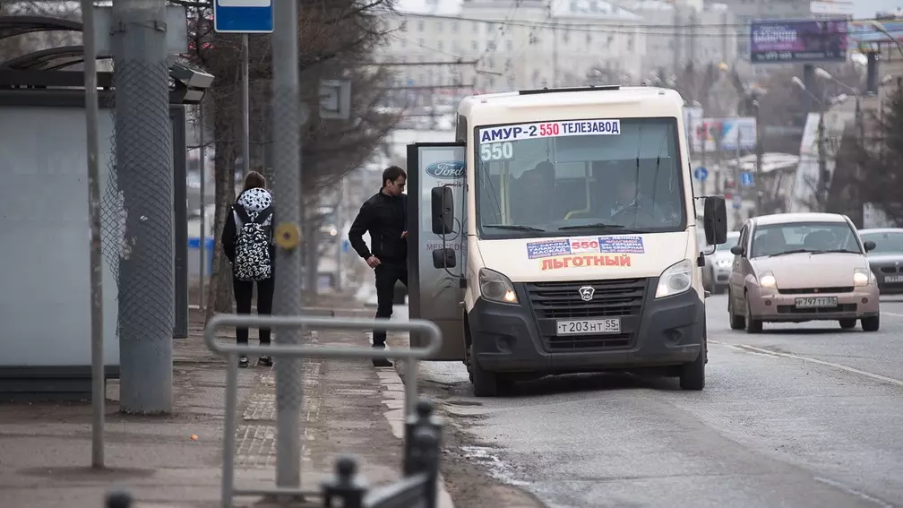 Омский перевозчик объяснил, почему проезд по маршруту №100 подорожал до 55 рублей