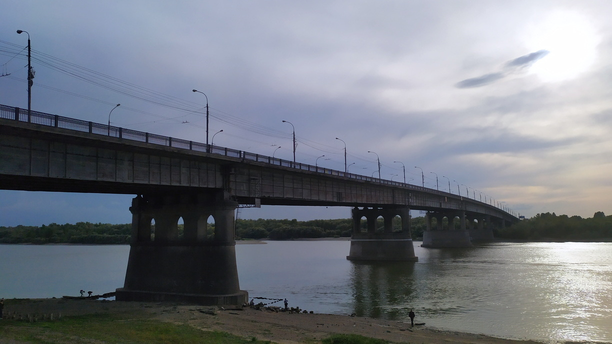 Мэр Омска рассказал, что движение на Ленинградском мосту может открыться раньше срока