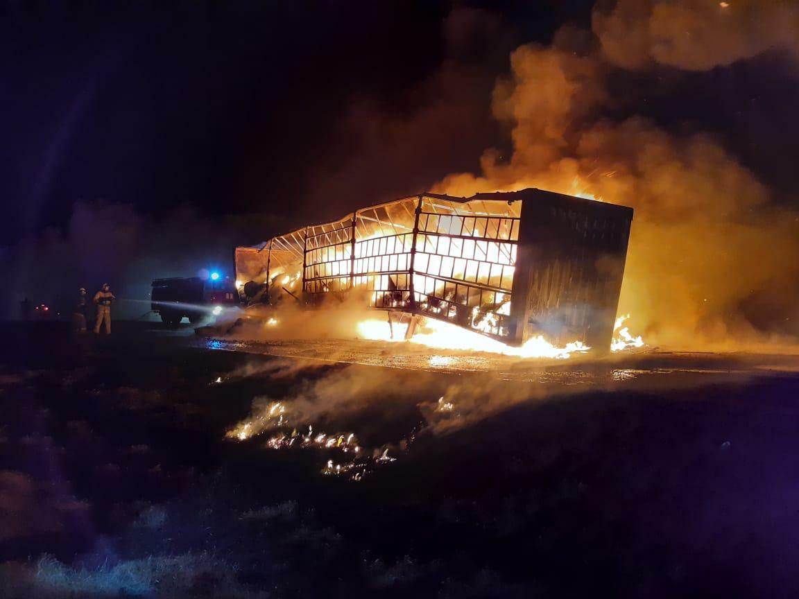 Пожар на «трассе смерти» под Омском: две фуры загорелись после столкновения (Фото)
