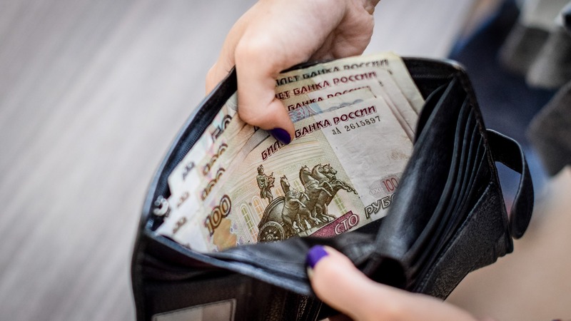 Суммы растут. В Омской области средняя зарплата достигла 45.5 тыс рублей