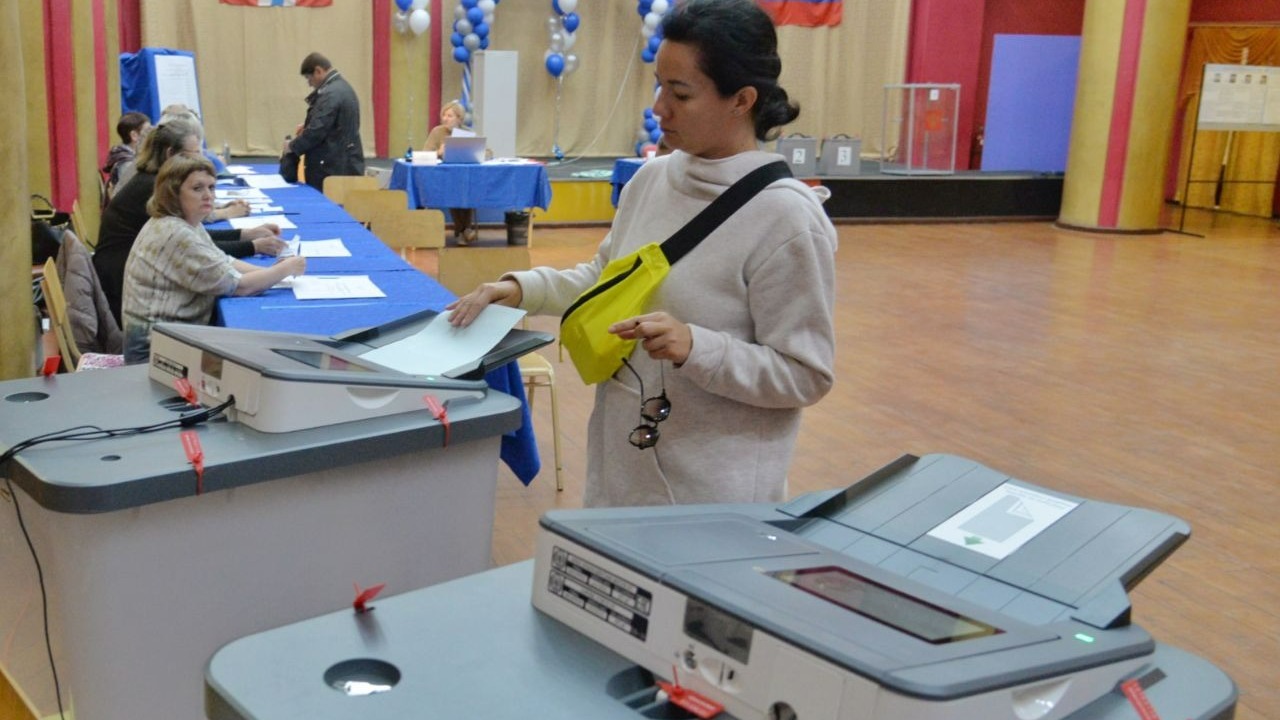 За 8 часов до закрытия участков в Омской области проголосовало 23,32% избирателей