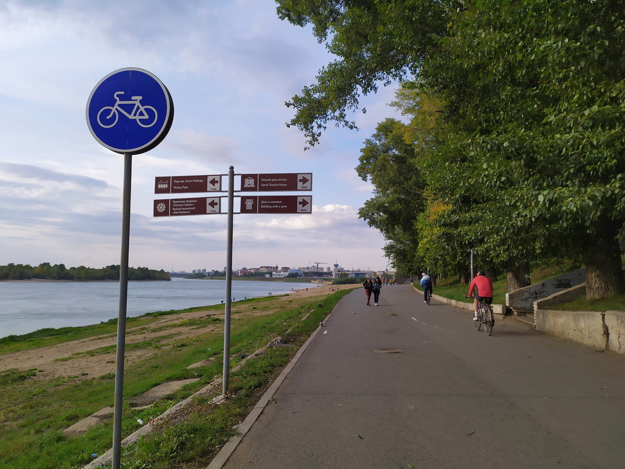 Велосипедисты попросили «медленных» омских пешеходов не раздражать их