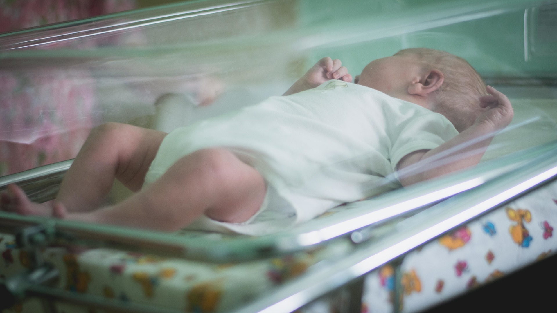 Смертность вдвое превысила рождаемость в Омской области
