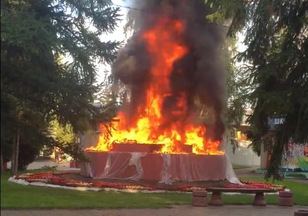 В Омске сгорела одна из экспозиций «Флоры»