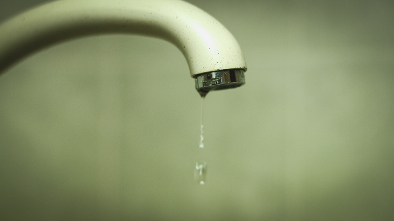 В Омске более 700 домов на сутки останутся без холодной воды