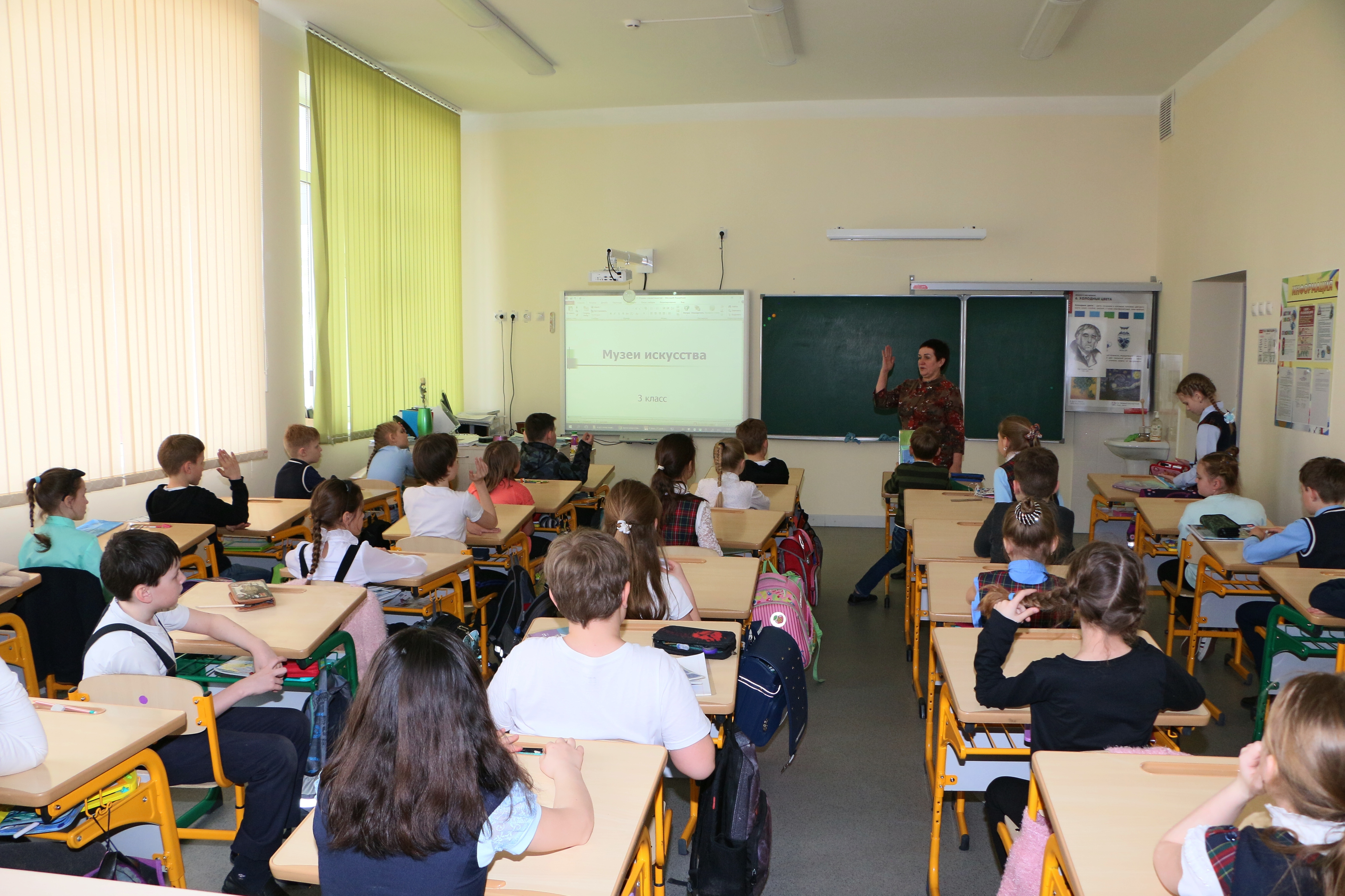 Конфликт с травлей ученика в омской гимназии № 62 закончился увольнением директора