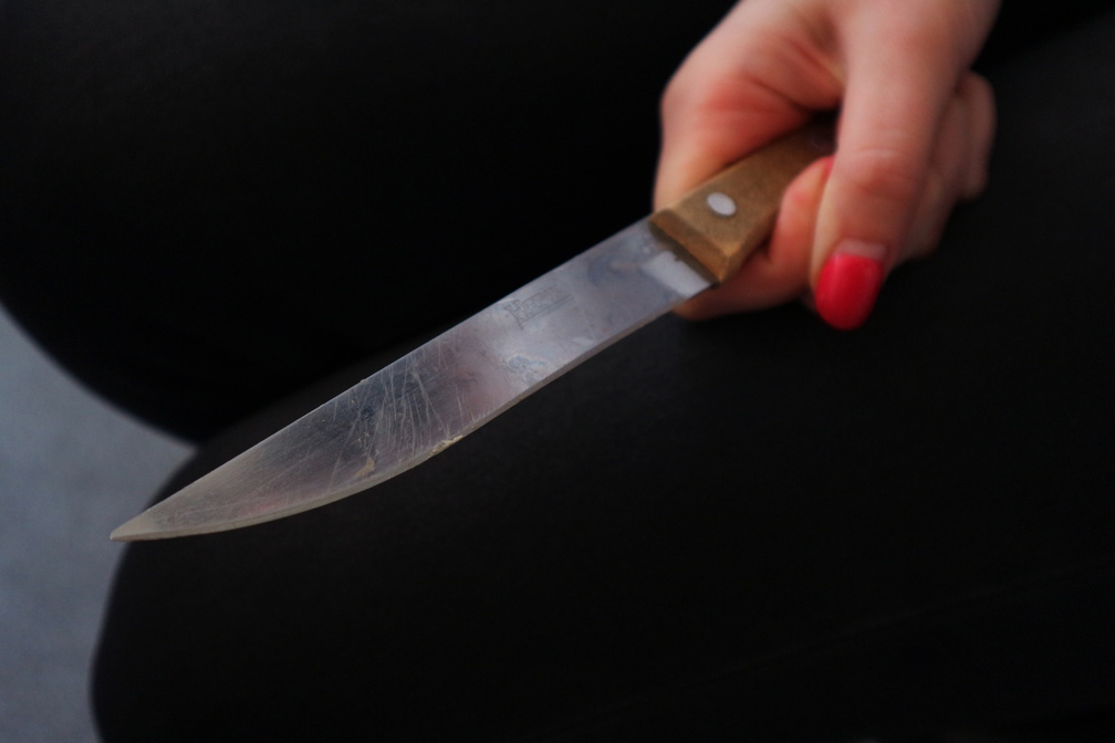 Омичка использовала нож как аргумент в споре с возлюбленным