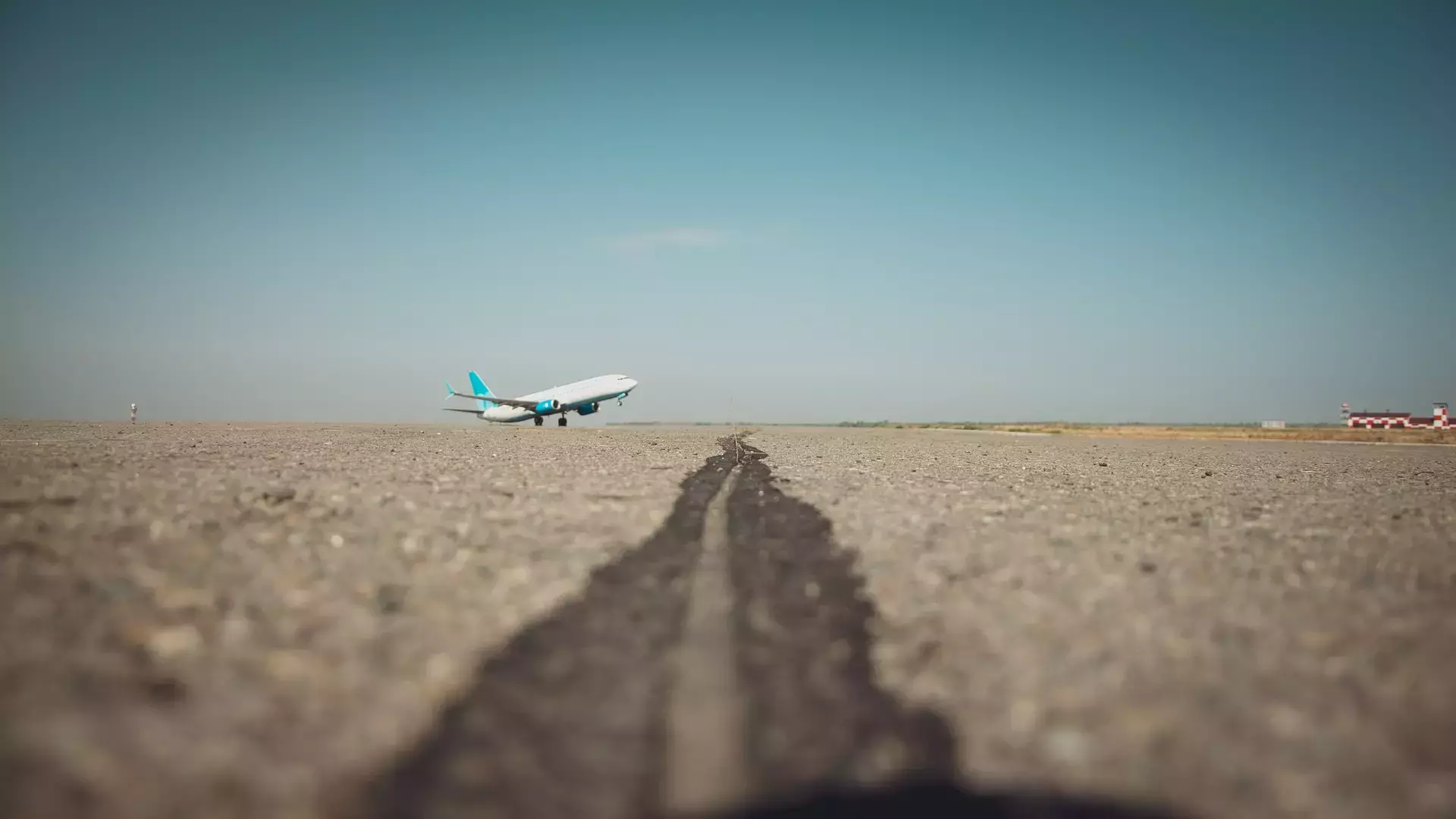 Названа сумма, которую «Уральские авиалинии» потратили на севший в поле самолет
