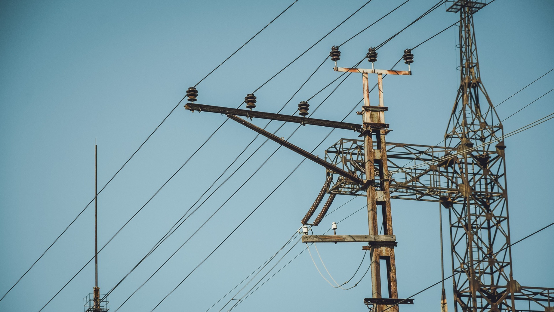 В Омской области приняли минимальную ставку за техприсоединение к электросетям
