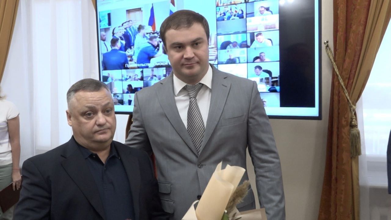 Виталий Хоценко вручил награды омичам за помощь Луганской народной республике