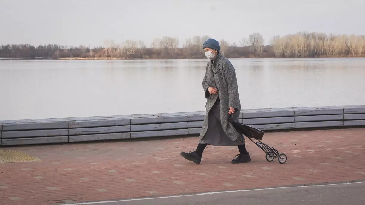 В Омске ищут пенсионерку в зеленом пальто, которая вышла из дома и пропала