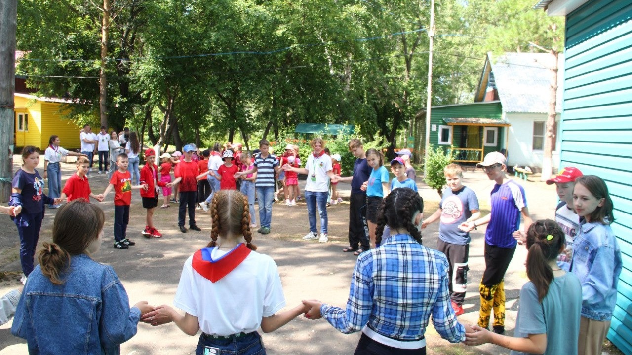 В Омске открыли дополнительный прием заявок в детские лагеря