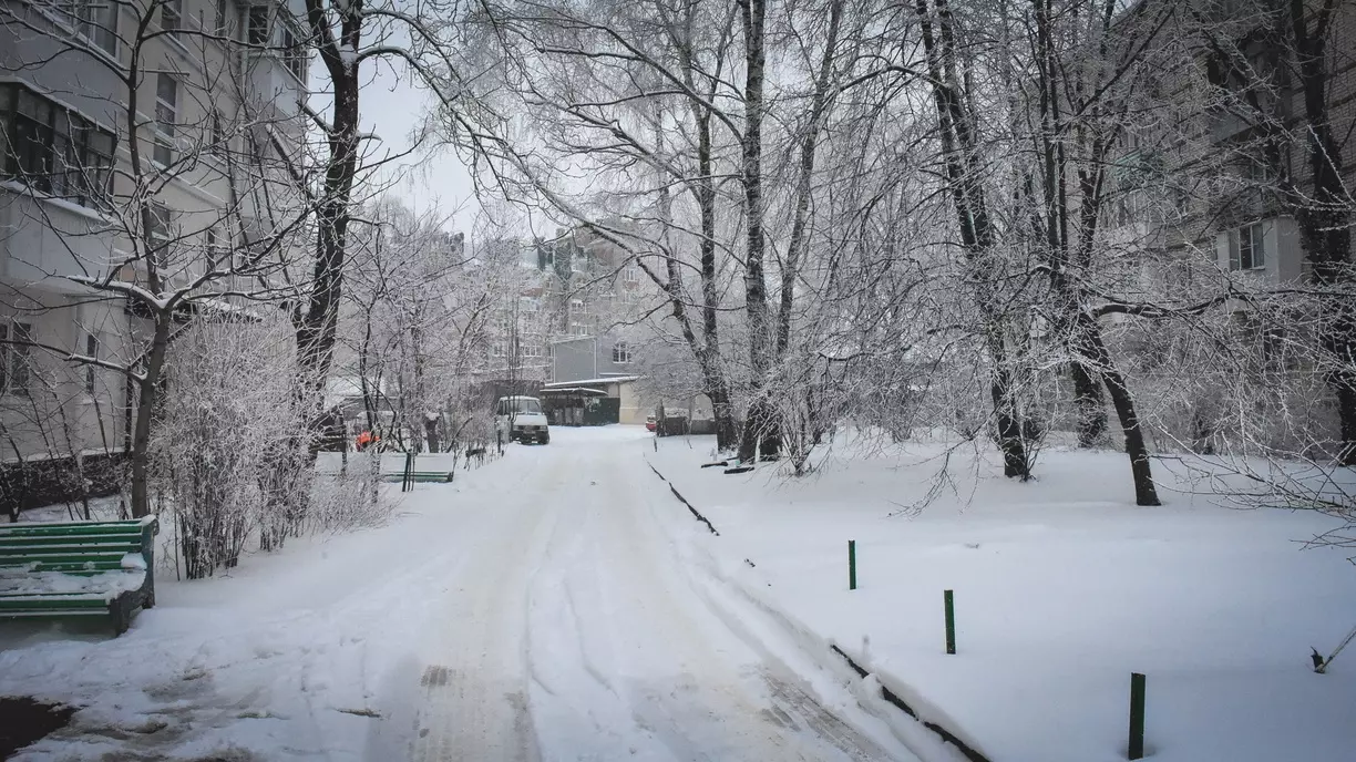 Омичи пожаловались на заметенные тротуары после новости о вывозе снега