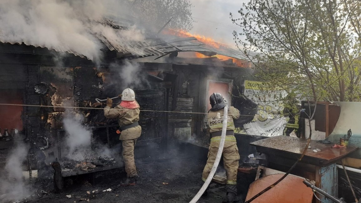 В Омске при пожаре в частном доме погибла 48-летняя женщина