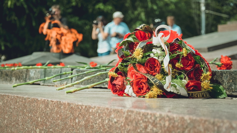 В Омске на сувенирные кружки для ветеранов войны потратят 9.4 млн рублей