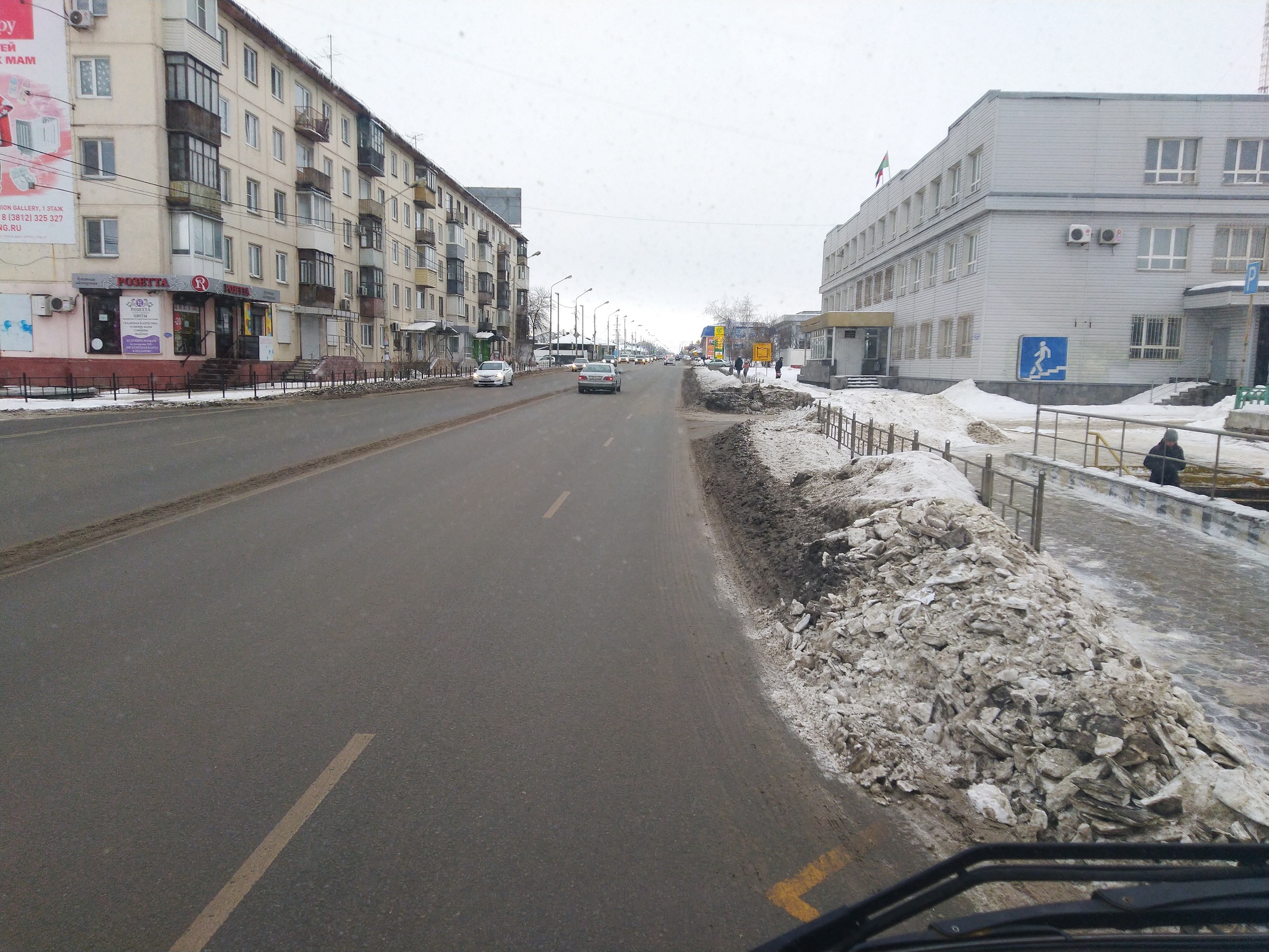 В Омске улица Герцена стала в полтора раза уже благодаря работе дорожников